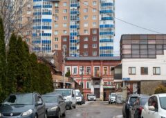 Провулок Людміли Гурченко в центрі Харкова навесні, 3 березня 2026 року