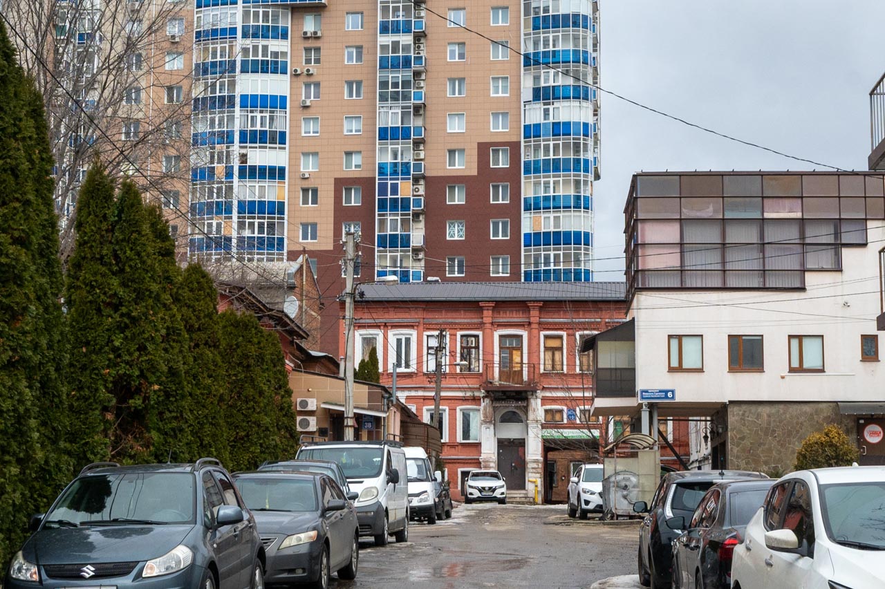 Провулок Людміли Гурченко в центрі Харкова навесні, 3 березня 2026 року