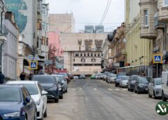 Вулиця Римарська та будівля театру опери та балету в центрі Харкова навесні, 3 березня 2026 року