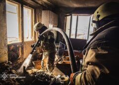 Пожежу в квартирі багатоповерхового будинку у Харкові ліквідовують рятувальники ДСНС