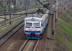 Приміський електропоїзд у Харківській області у квітні 2012 року, весна, рух залізничного транспорту